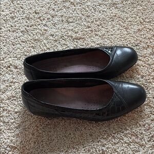 Classic Black Women's Flats Clarks Size 8